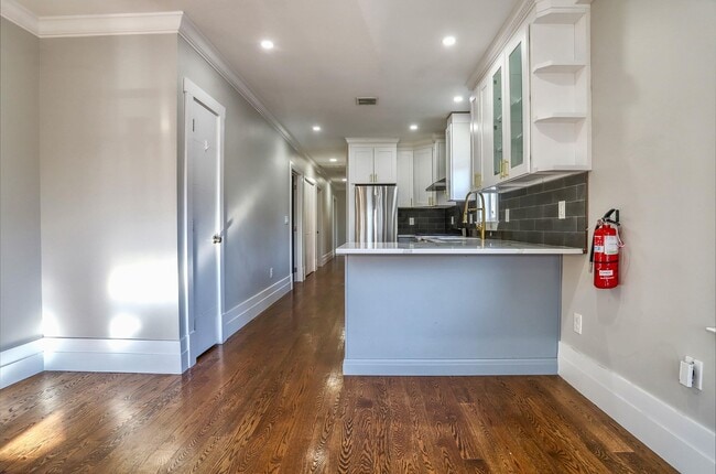 Building Photo - 40 Grant St