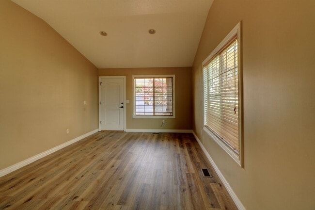 Building Photo - Traverse Mountain Pet Friendly Home.