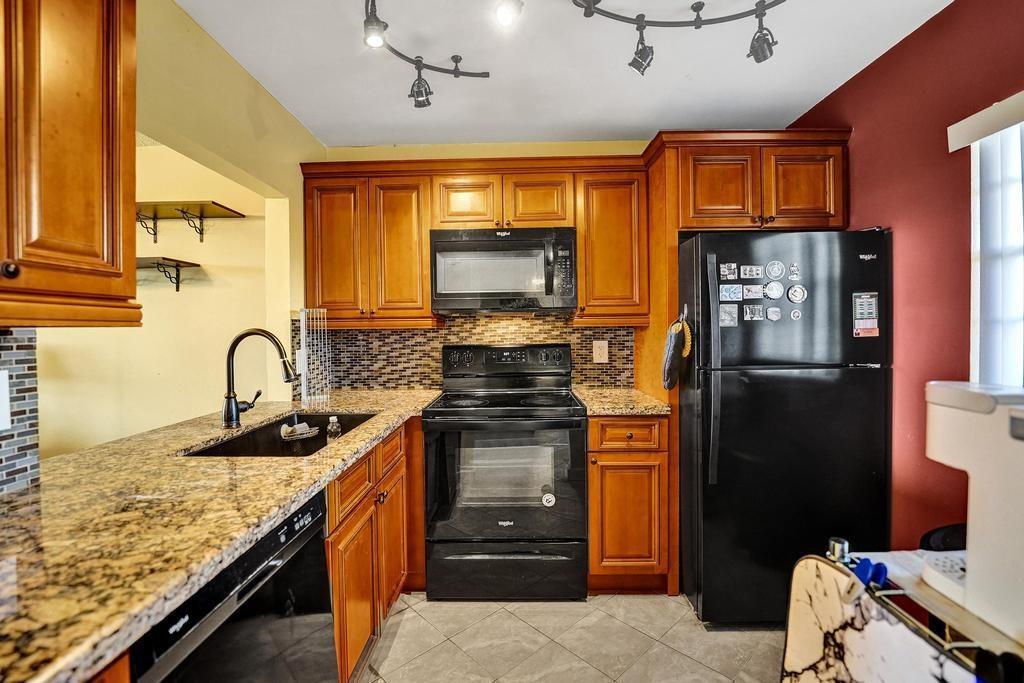 Foto principal - 9230 Lagoon Pl