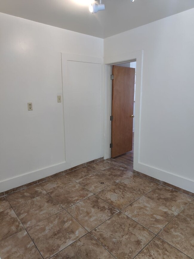 Building Photo - 2129 Coal Ave SE