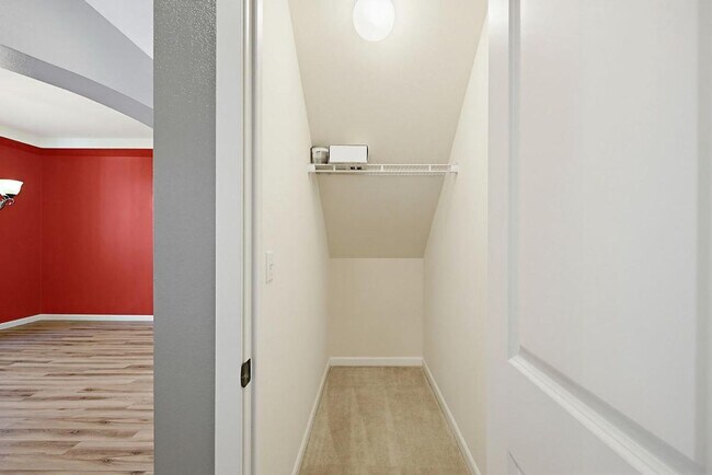 Foto del edificio - Beautiful 4 Bedroom Lacey Home with Formal Dining, Bonus Landing & Fully Fenced Yard!