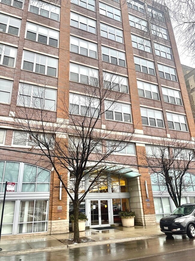 Foto del edificio - 933 W Van Buren St