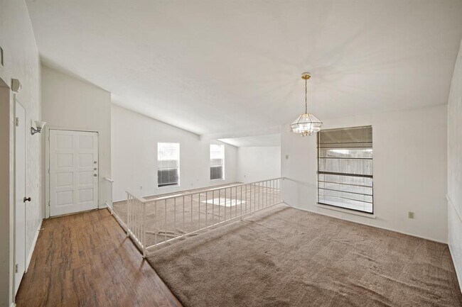 Foto del edificio - 15822 Danford Dr