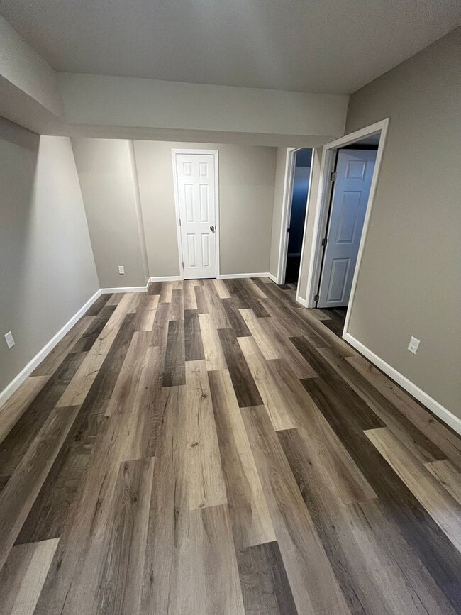 Building Photo - Spacious 3 Bedroom, 2-Bathroom Duplex - Pet Friendly - Section 8 Welcome!