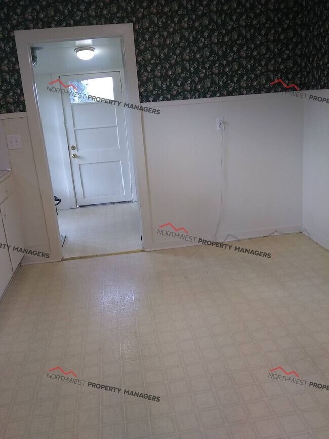 Foto del edificio - STATUS: AVAILABLE   | R168E| $1095