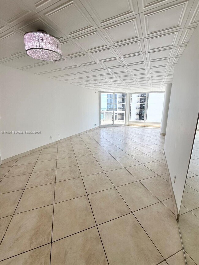 Foto del edificio - 1717 N Bayshore Dr