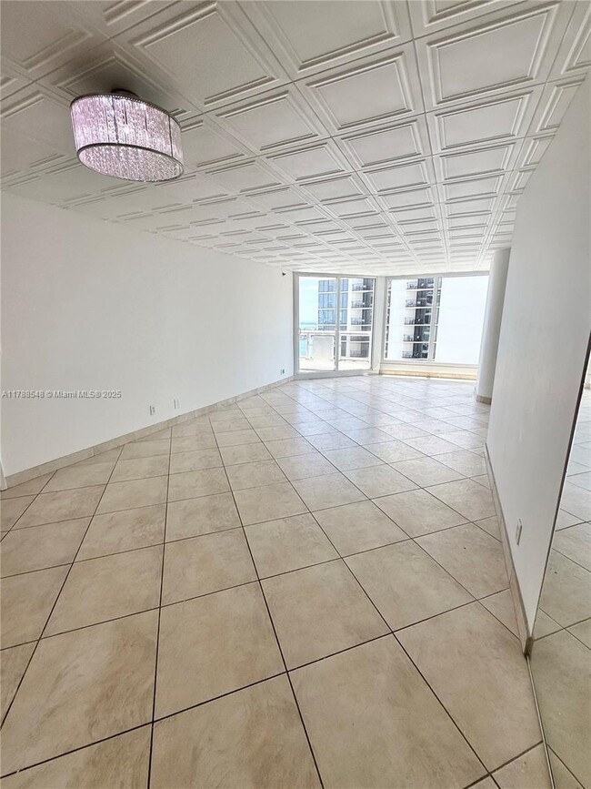 Building Photo - 1717 N Bayshore Dr