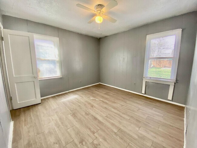 Foto del edificio - 106 N Vernon Ave