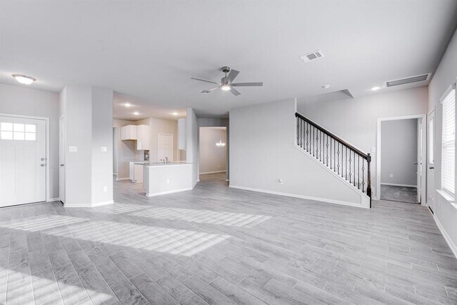Building Photo - 5426 Grand View Dr