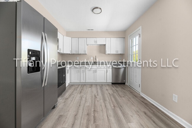 Building Photo - 3350 Misty Wood Dr