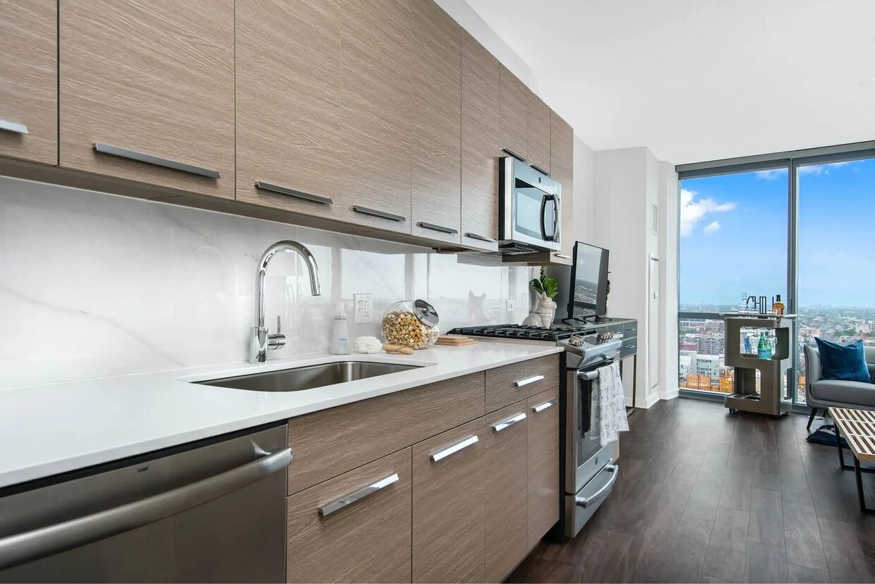 Photo - 743 W Madison St (Chicago, IL)