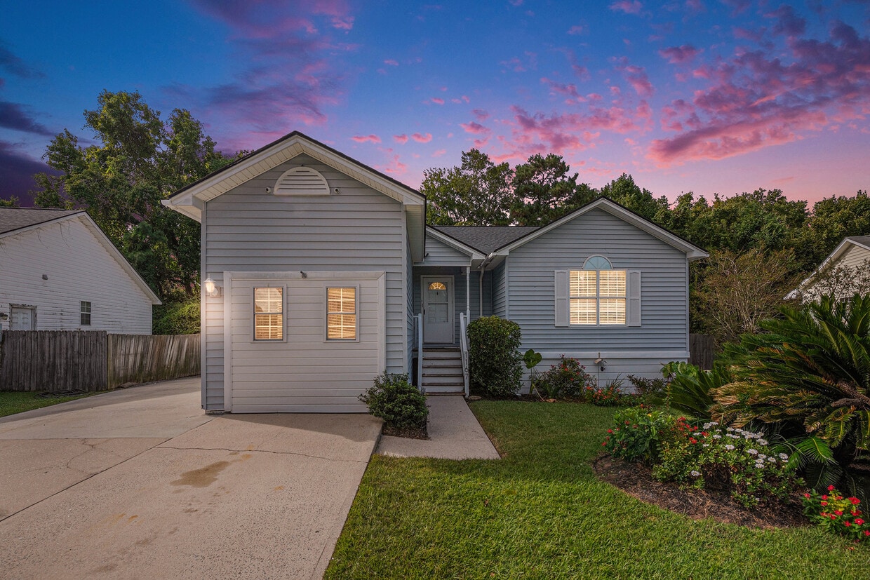 Primary Photo - 1167 Landsdowne Dr