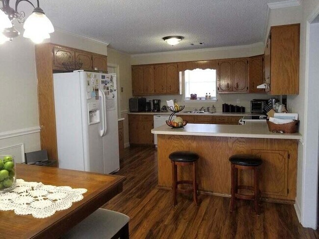 Foto del edificio - 3521 Hilltop Dr