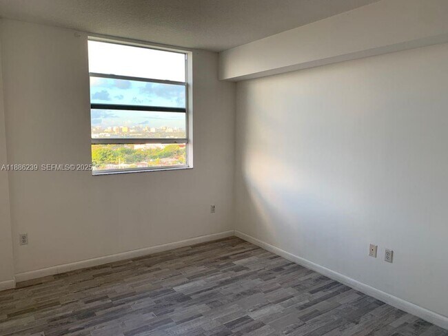 Foto del edificio - 1 Glen Royal Pkwy