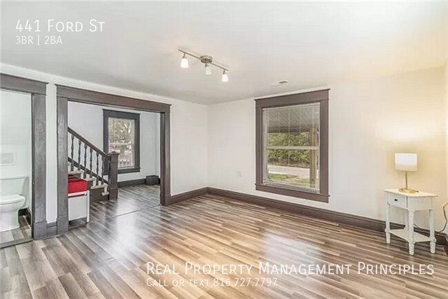 Building Photo - Recently Renovated 3 Bedroom, 1.5 Bathroom...