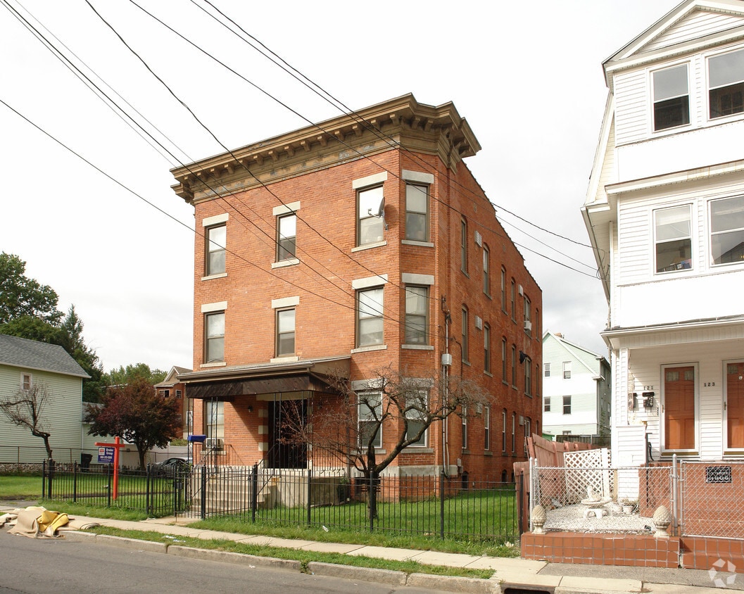 Building Photo - 117 Heath St