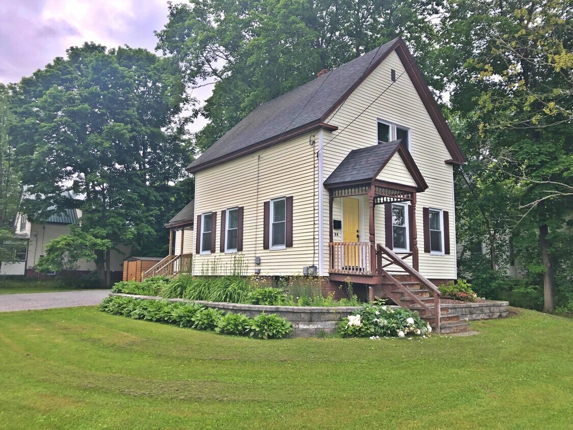 84 Carpenter St, Keene, NH 03431 House for Rent in Keene, NH