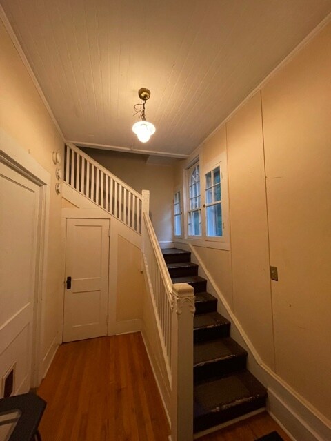 Foyer - 415 Erie St