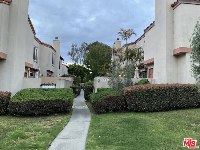 Foto del edificio - 3428 Del Amo Blvd
