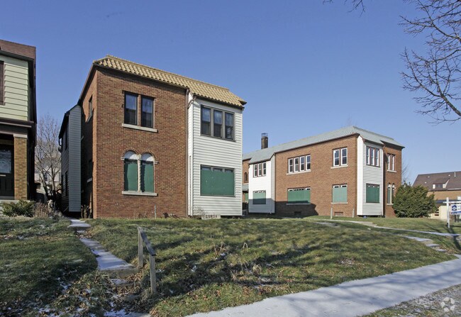 Foto del edificio - 3069-3073 N Sherman Blvd