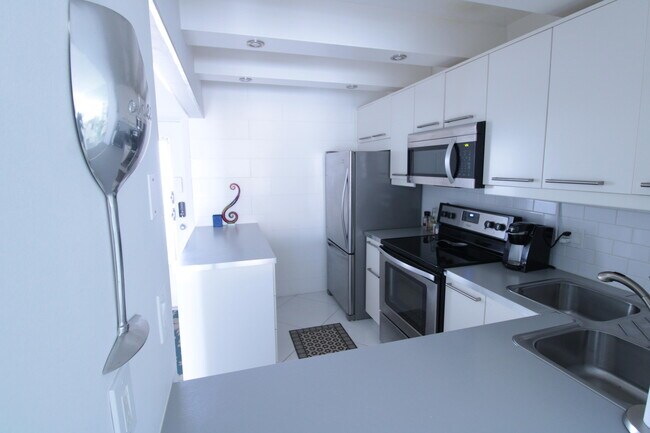 Building Photo - 465 Paradise Isle Blvd