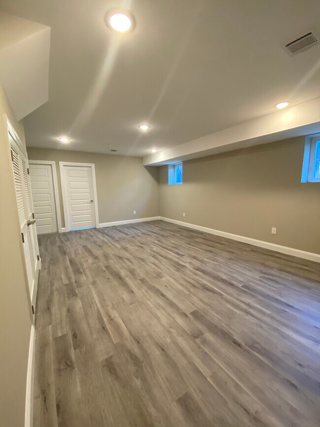 Living room space - 68 W 52nd St