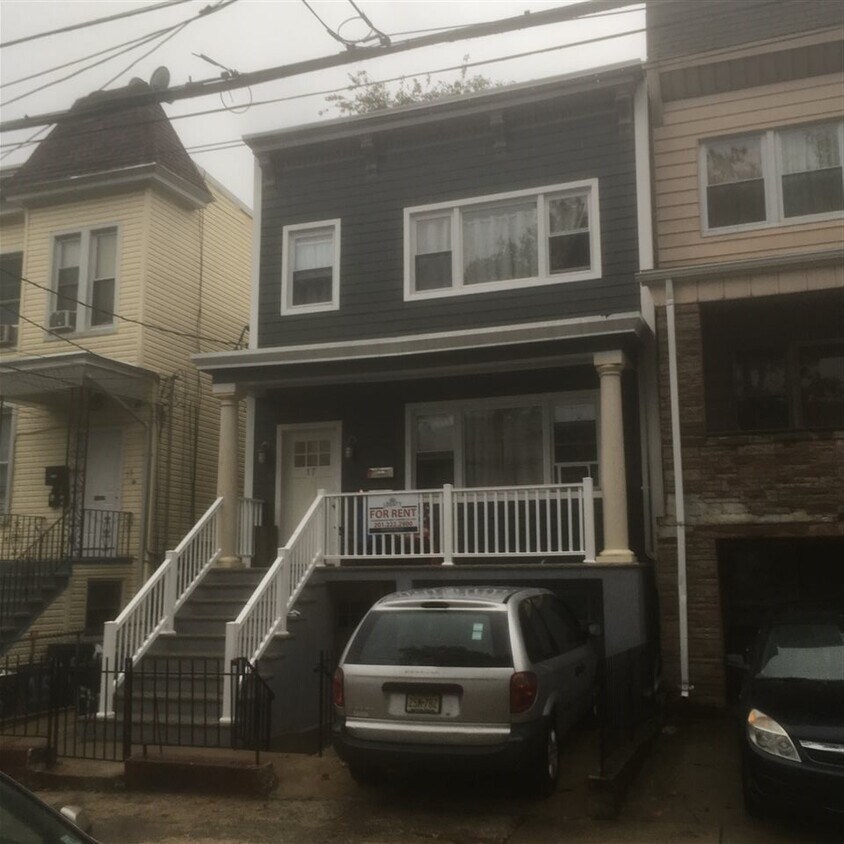 Primary Photo - 17 Irving St