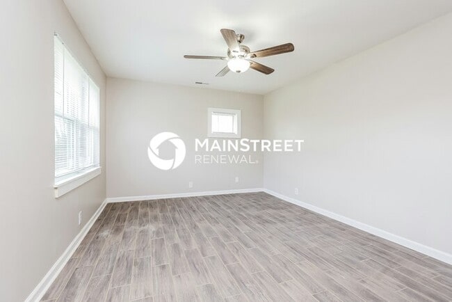 Building Photo - 4 Bedroom Pet-Friendly Home in OLD HICKORY...