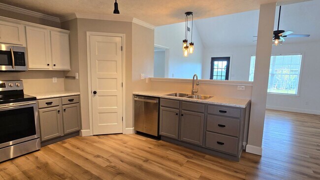 Foto del edificio - Beautiful home just minutes to Medina Middle School with Lawn care included
