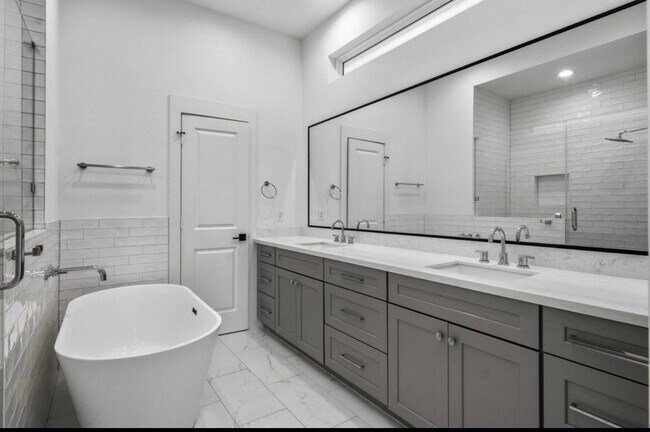 Foto del edificio - 2806 Versailles Oak Ln