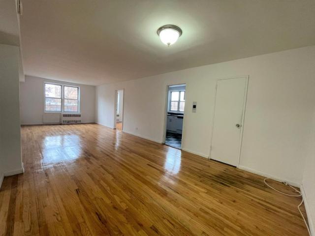 Foto principal - 2 bedroom in Flushing NY 11355