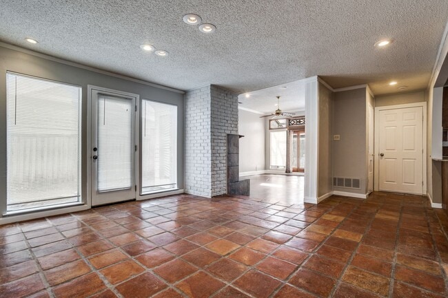 Building Photo - Delightful 3 Bed, 2 Bath Home with Resort-Style Amenities in Country Place Plano – Move-In Ready ...