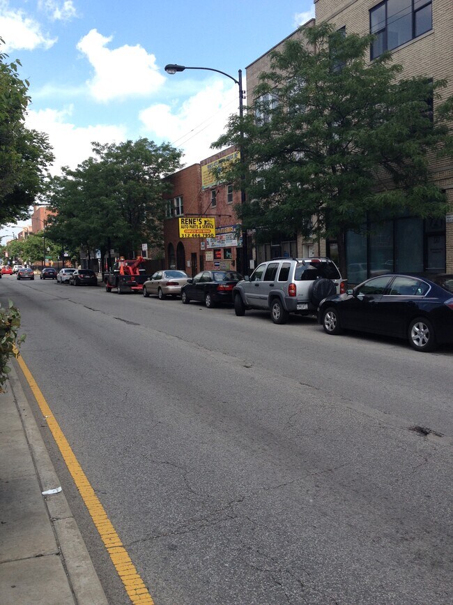 Foto del edificio - 723 S Western Ave