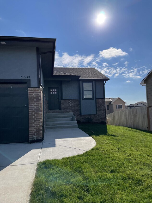 Foto principal - 2609 E Thunder St