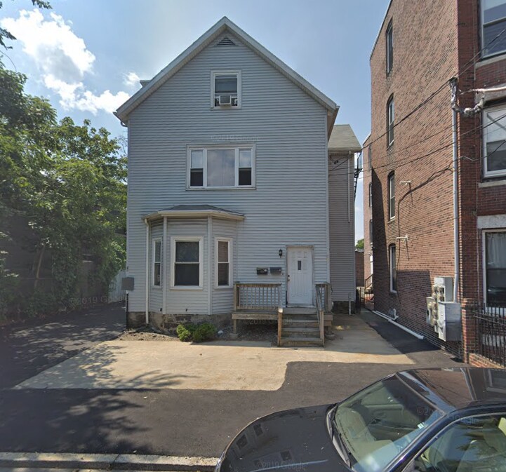 Primary Photo - 21 Highgate St