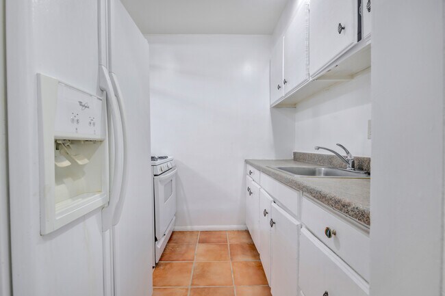 Building Photo - 537 Wilson Bridge Dr