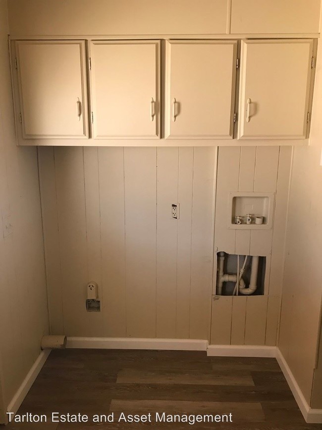 Foto del edificio - 4 br, 2 bath House - 945 E. Mt Whitney Ave.