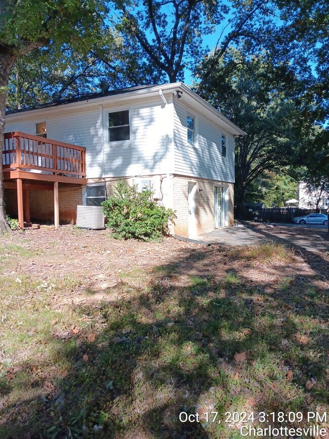 Foto del edificio - Spacious 5-Bedroom 2 Bath  Home in Historic Downtown Charlottesville
