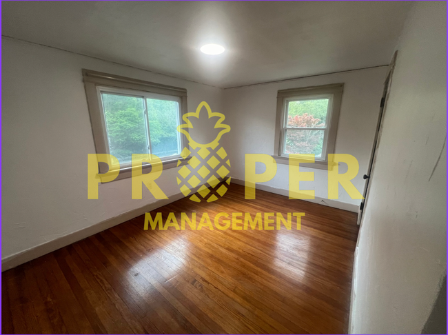 Building Photo - Very nice 3 bedroom 1 bathroom house for r...