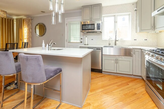 Building Photo - 432 S Dale Ave