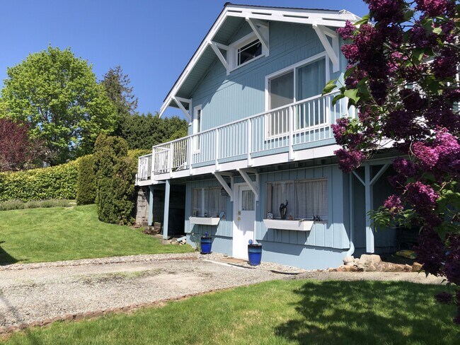 Lower Level - 2832 W Mercer Way