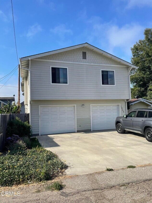 Foto principal - 1069 E Santa Clara St