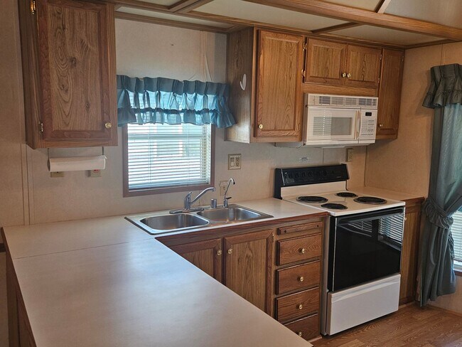 Foto del edificio - 55 + Beautiful Park Model mobile. 2 bedroo...
