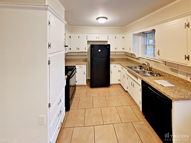 Foto del edificio - 1702 Tyler Ave