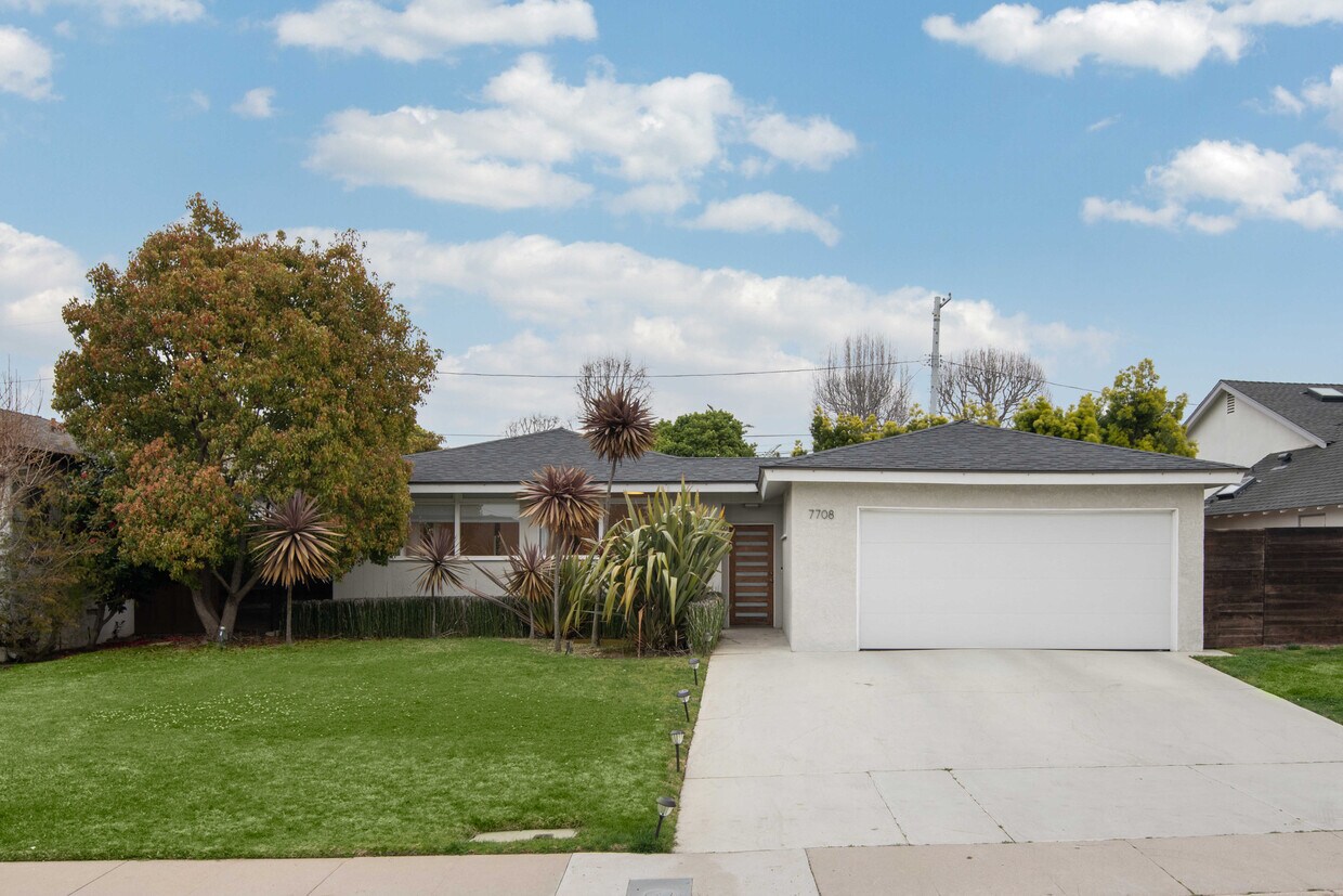 Primary Photo - 7708 Cowan Ave