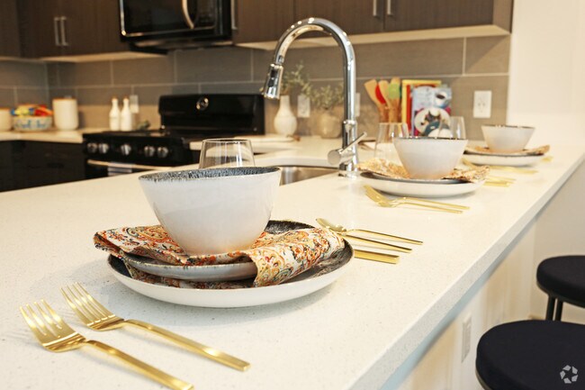 1HAB, 1BA - A2 720 ft² - Art on Highland