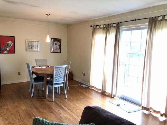 Foto del edificio - 426 N Fox Hills Dr