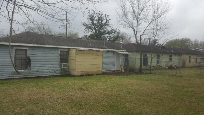 Building Photo - 4425 Knoxville St