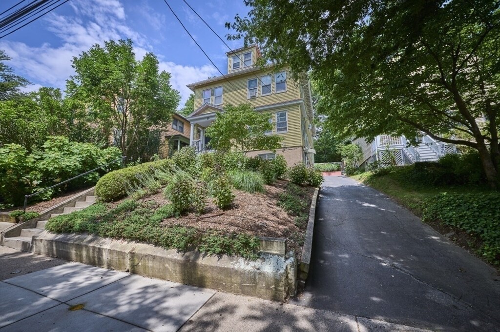 Primary Photo - 25 Mendum St