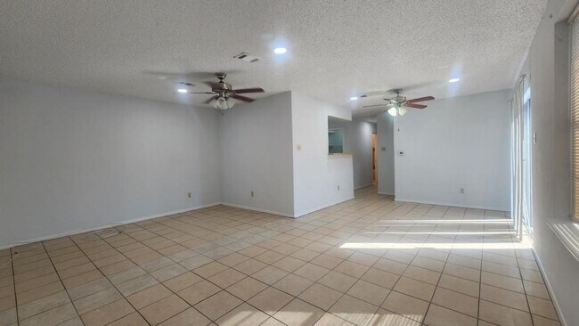 Building Photo - 123 Prairie Creek Cir